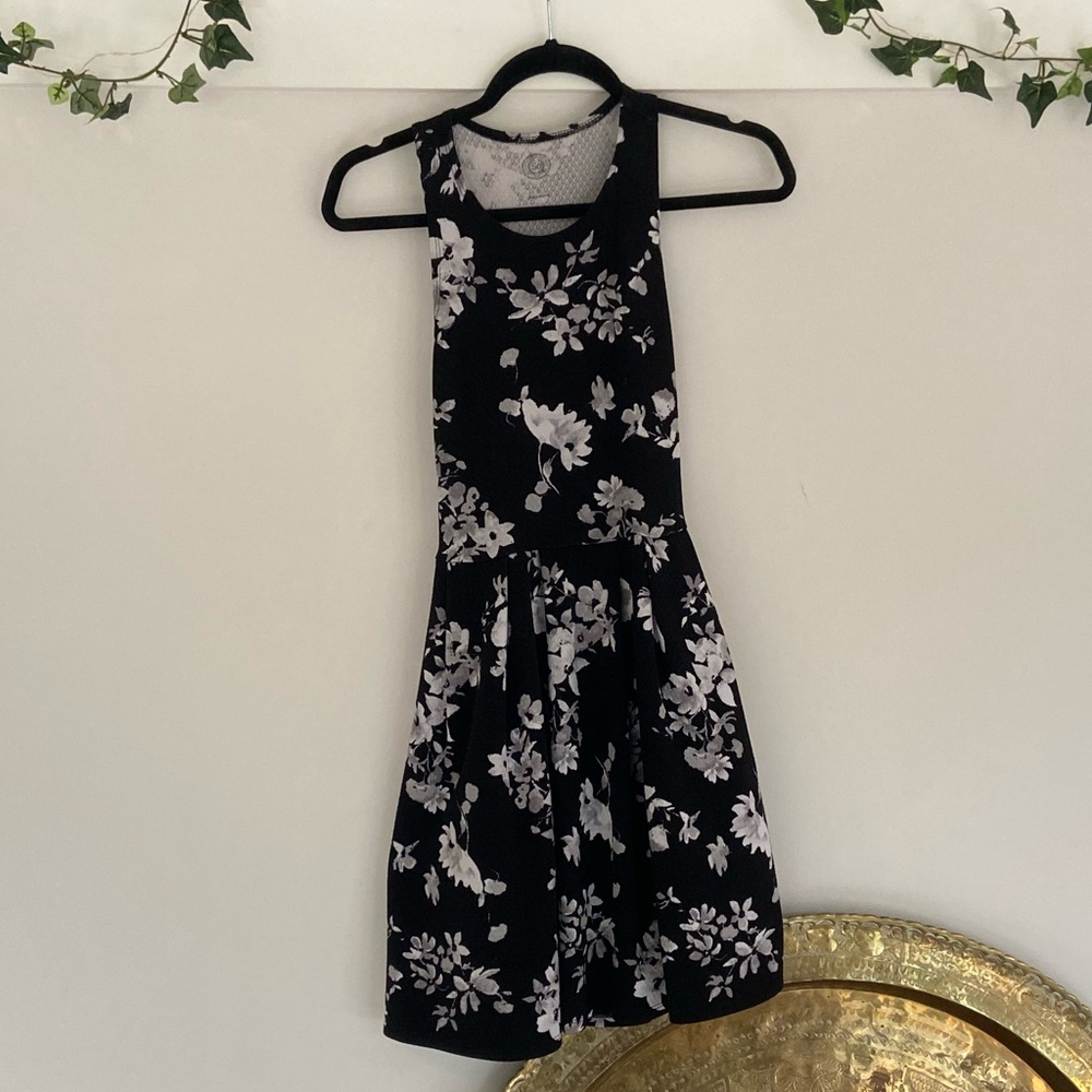 Black Floral Dress with Pockets!